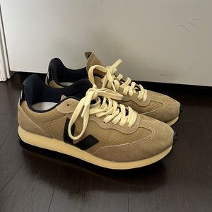 Veja rio branco tanned color